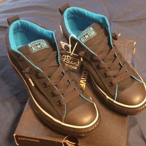 Boys size 6 Converse sneakers